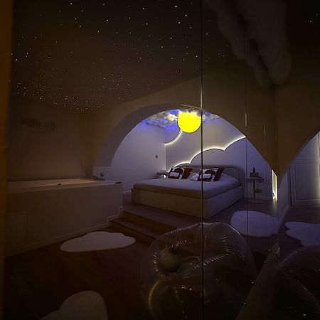 Moon Room, Nuit Insolite - Ollioules Toulon Var Buitenkant foto