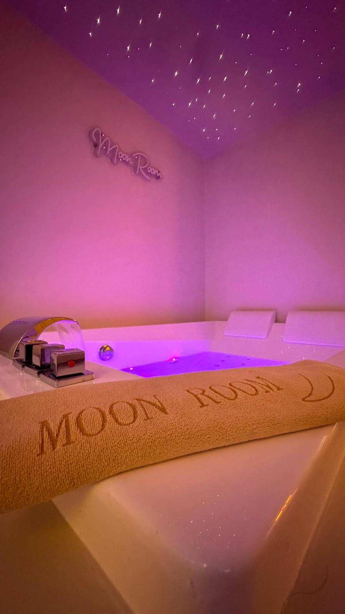 Moon Room, Nuit Insolite - Ollioules Toulon Var Buitenkant foto